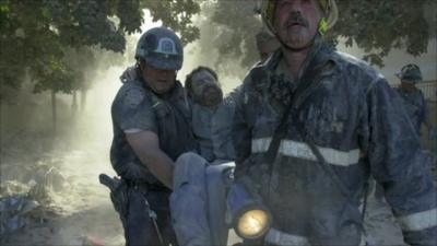 David Handschuh carried from 9/11 rubble