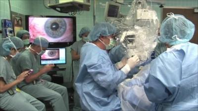 Eye operation (Copyright: Advanced Cell Technology)