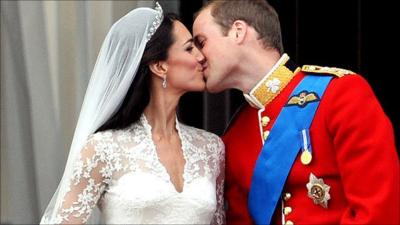 Prince William and Kate Middleton kiss on the balcony of Buckingham Palace