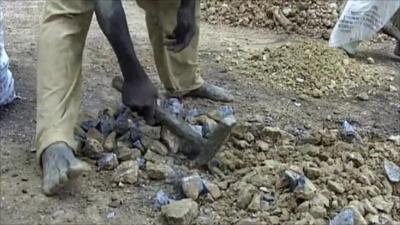 Senegalese workers searching for gold