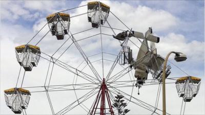 Plane stuck in the ferris wheel