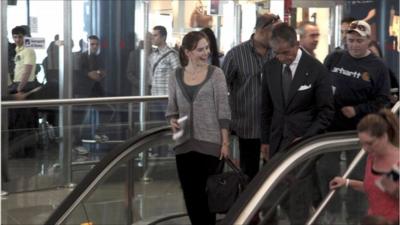 Amanda Knox on escalator