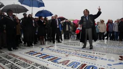 Ken Dodd on the ''comedy carpet''