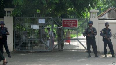 Insein prison, Rangoon, Burma (18 May, 2009)