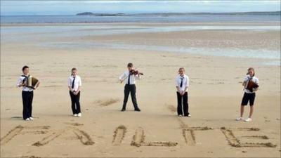 Children from a school on Lewis stand on a beach (Picture: Royal National Mod)