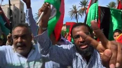 Crowds celebrate in Tripoli