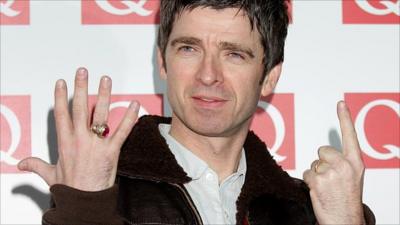 Noel Gallagher indicates how many goals Man City scored at Old Trafford