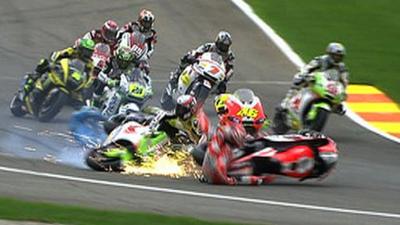 Valentino Rossi, Nicky Hayden, Alvaro Bautista & Randy De Puniet go down on the first corner at the Valencia MotoGP