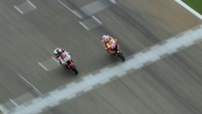 Casey Stoner pips Ben Spies on the line at the Valencia MotoGP