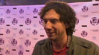 Snow Patrol singer