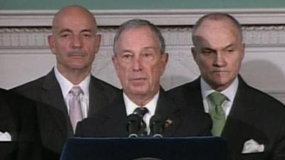 Michael Bloomberg (centre)