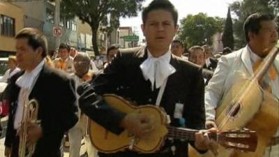 Mariachis parade