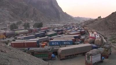 Tailbacks of vehicles at the Pakistan border