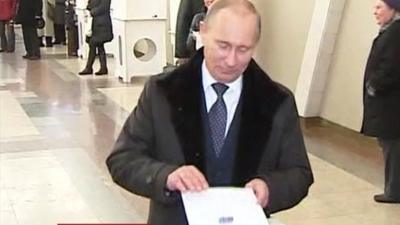 Vladimir Putin voting