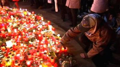 Mourners pay their respects to former Czech President Vaclav Havel