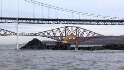 Digger working on the replacement Forth Crossing