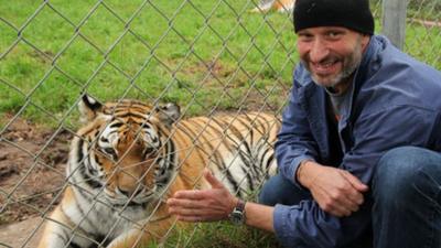 Benjamin Mee with Vlad the tiger