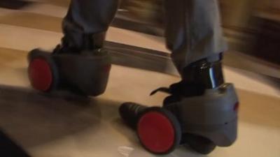 Boots with motorised wheels