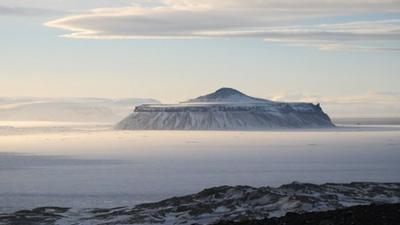 The Cockburn volcano in the South Pole