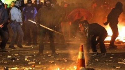 Protesters fighting police