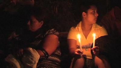 Women waiting outside Comayagua prison