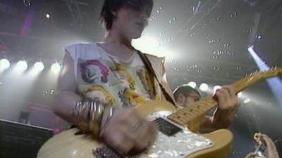 Richey Edwards performing with Manic Street Preachers