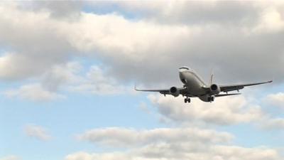 Plane flying into Heathrow airport