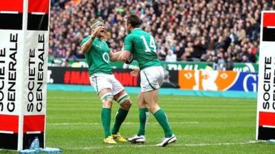 Tommy Bowe is congratulated after scoring in Paris