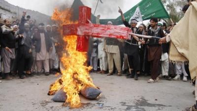 Afghans burn an effigy depicting President Barack Obama