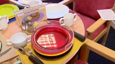 Table setting designed for people with dementia