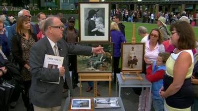 Clive Danahar looking at Diana prints on the Antiques Roadshow