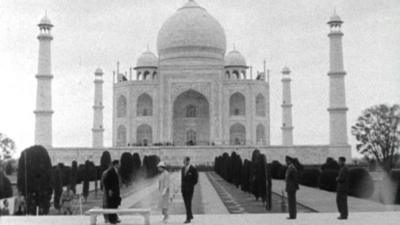 The Queen at the Taj Mahal.