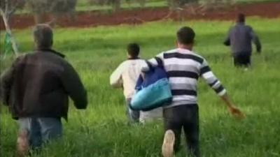 People running at Turkish-Syrian border