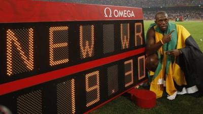 Bolt wins Olympic 200m in record