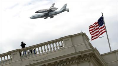 Shuttle Discovery flies over Washington, DC