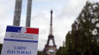 An electoral card in front of the Eiffel Tower