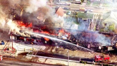 Mall burns in Los Angeles