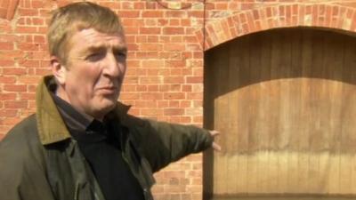 Tewkesbury resident points to flood line