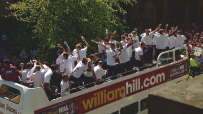 Heart of Midlothian team members on an open-top bus