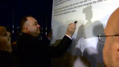 First Minister Alex Salmond signs the declaration supporting Scottish independence