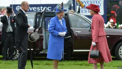 Queen arrives at Derby