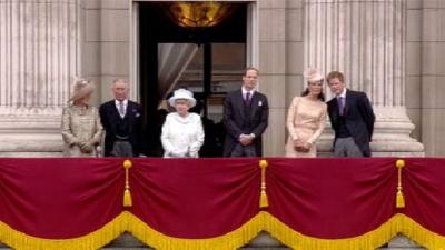 Royal family on Buckingham Palace balcony