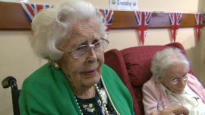 Dorothy Richards and her sister Marjorie Ruddle