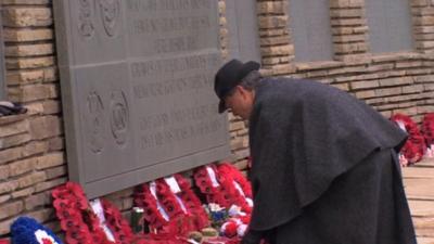Man lays wreath at Falklands memorial