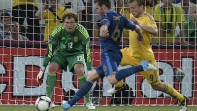 Yohan Cabaye scores France's second