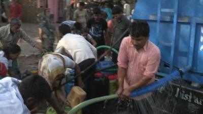 Chaotic Delhi water delivery