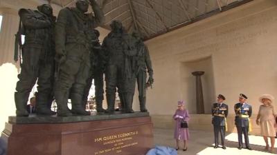 Queen unveils the WWII memorial