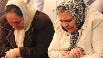 Roma women praying