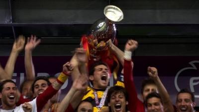 Spain celebrate victory over Italy