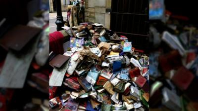 A pile of ruined antiques